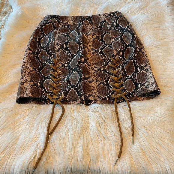 Sexy High Waist Lace Up Bodycon Snakeskin Skirt - Picture 3 of 11